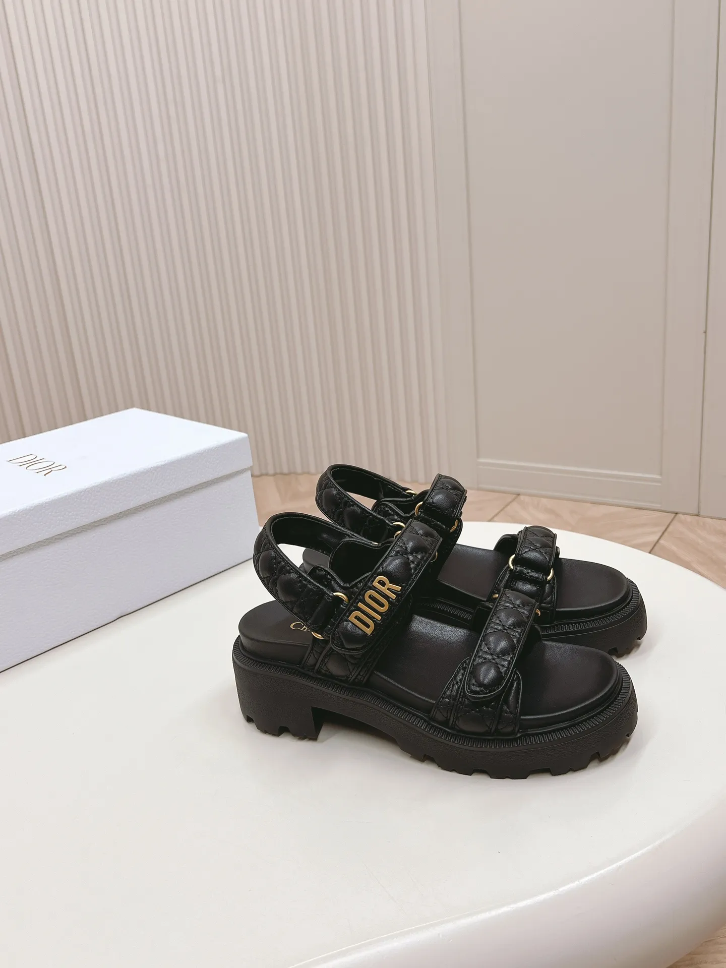 👟👟Ex-factory price 520👟👟 2024Dior Classic Velcro high-heeled sandals and slippers series original replica high version super durable and versatile style very comfortable on the foot, slim and tall, original leather upper, original d hardware buckle, original TPU outsole Heel height is about cm Size: 35-42